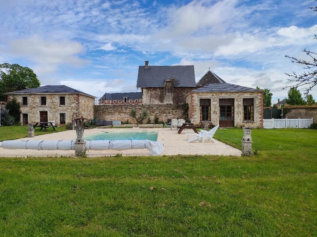 Bed and Breakfast Chateau Le Puybelliard à Chantonnay Extérieur photo